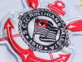 TIMÃO BATE O BOTA, FAZ NOVA VÍTIMA E DISPARA NA LIDERANÇA