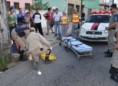 MULHER CAI DE CARRO EM MOVIMENTO E É SOCORRIDA PARA O TRAUMA