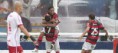 Flamengo bate o Inter em Macaé e entra na zona da Libertadores